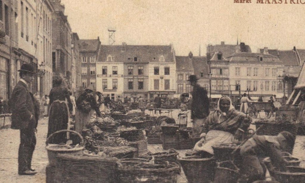 De Markt in Maastricht omstreeks 1919