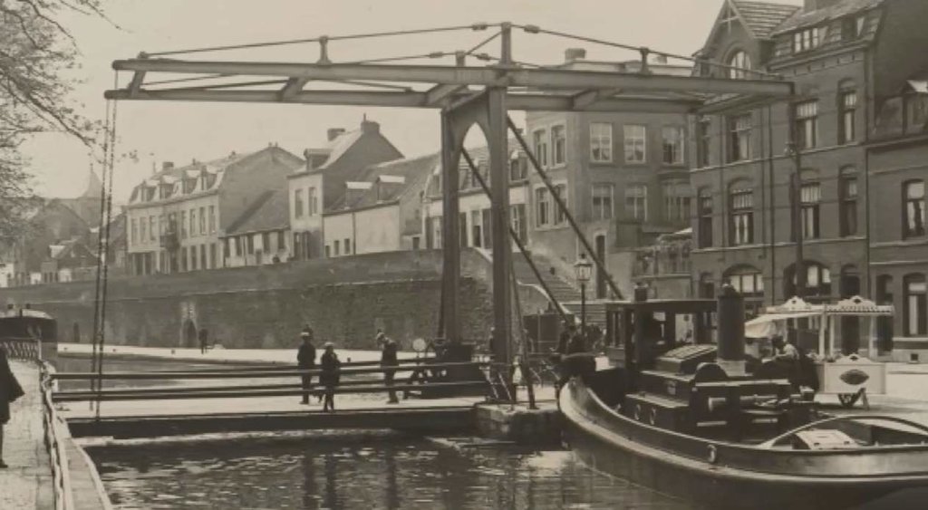 We kijken in 1922 naar de Leisendelweg en de Karreweg richting het Stadspark)