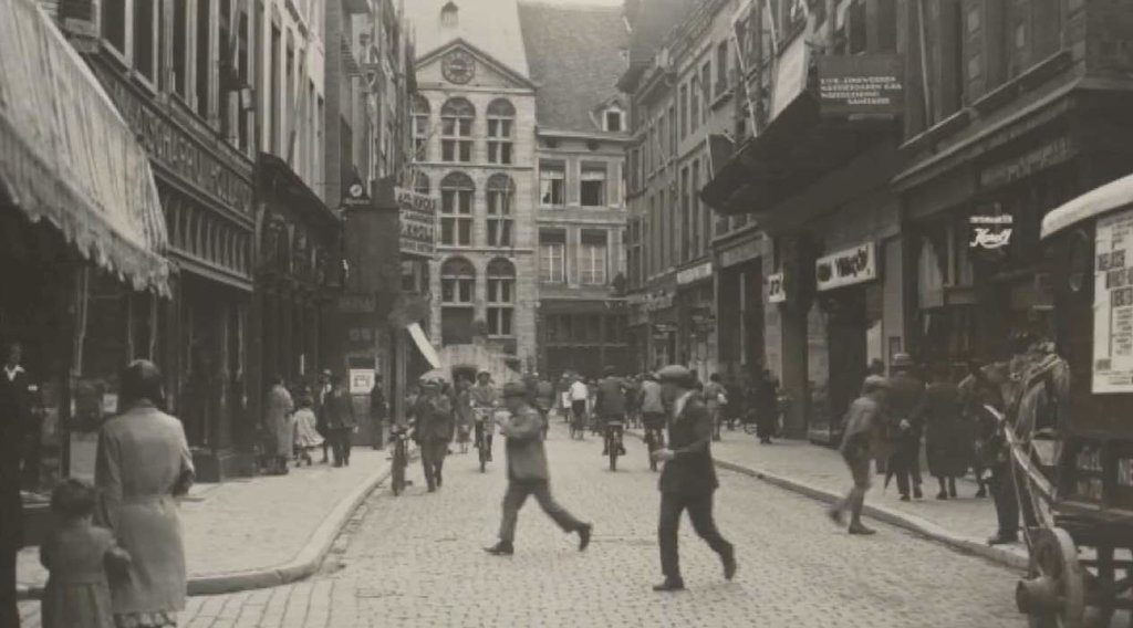 De Grote Staat in Maastricht omstreeks 1926 bij het Dinghuis.