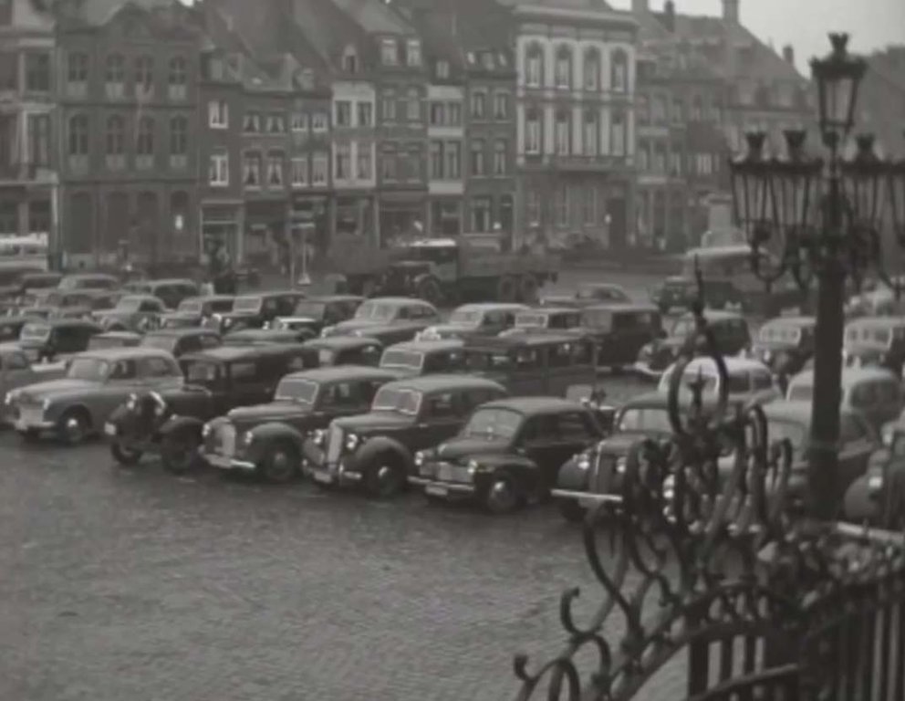 Regelmatig ontvangen we foto's zonder begeleidende tekst. We doen dus een beroep op uw kennis om meer te vertellen over deze foto. Zoals waar deze is gemaakt, wanneer ongeveer en ook alle andere bijzonderheden die er te vertellen zijn. Onder deze foto kunt u toevoegen wat u er van weet en zo maken we het geheel (foto en informatie) samen met uw hulp weer compleet,