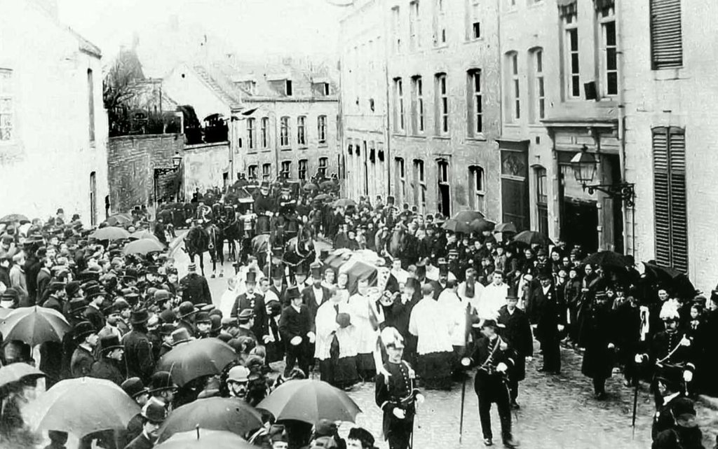 De Papenstraat in Maastricht in 1896
