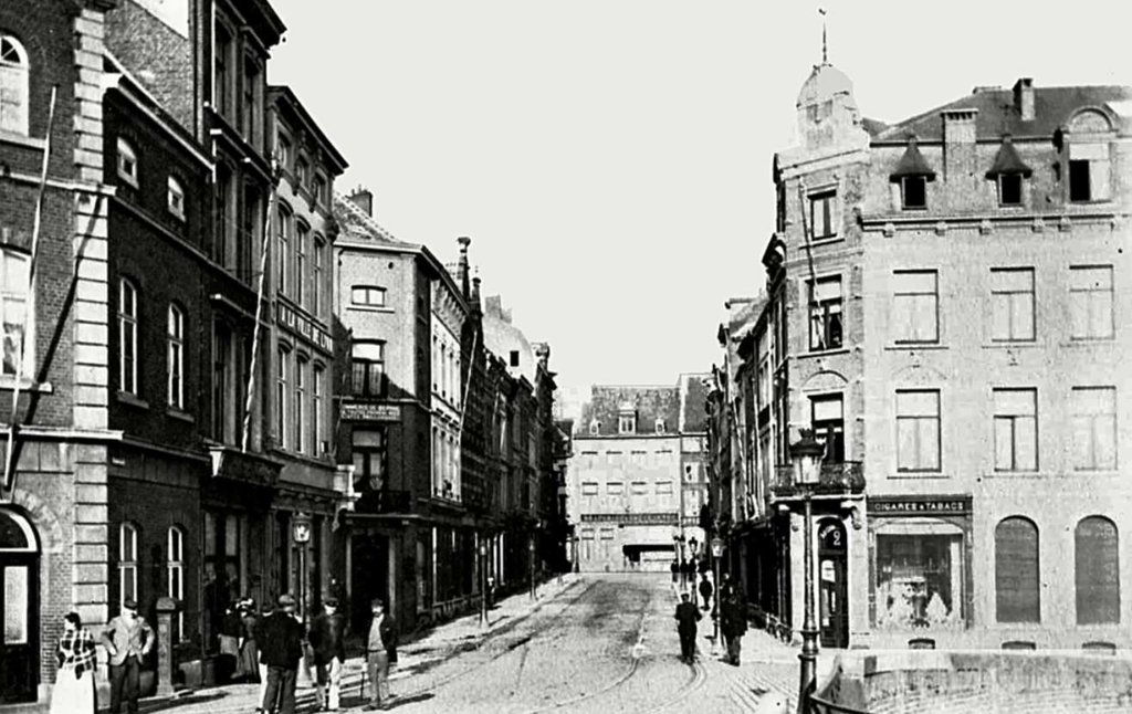De Brugstraat in Maastricht in 1896
