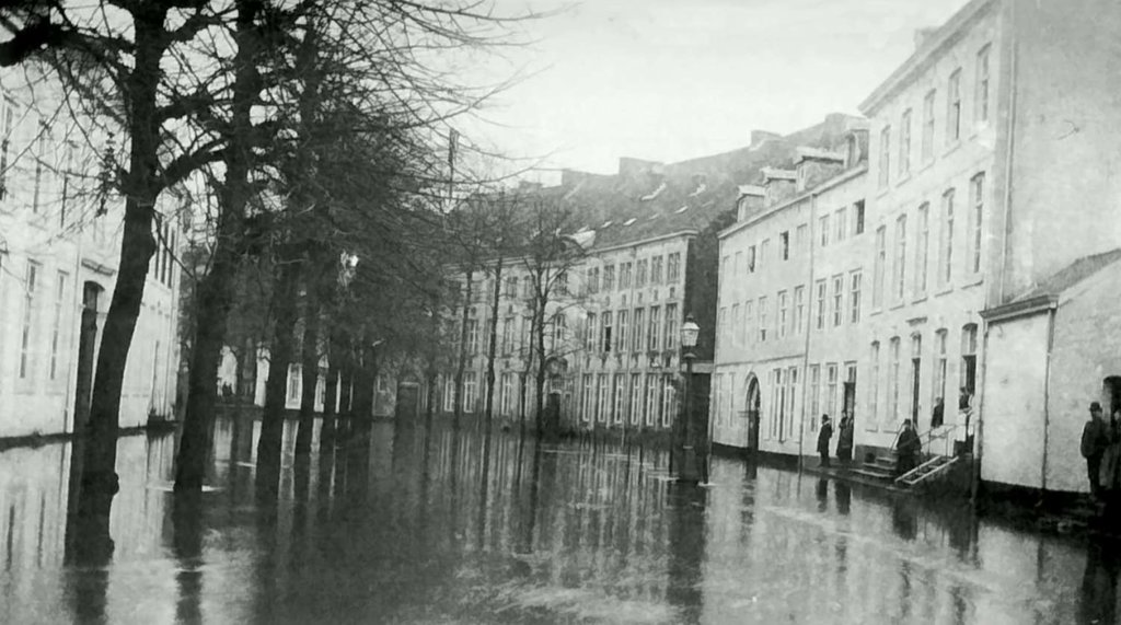 De Grote Looierstraat in Maastricht in 1897
