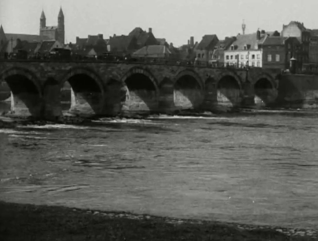 Een foto uit Maastricht (1926). Weet u meer van deze foto? Dan kunt u dat hieronder vermelden.