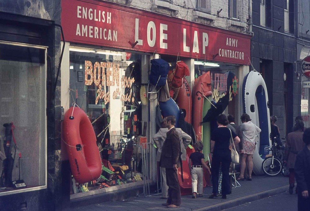 Loe Lap's Winkel in de Nieuwstraat in 1974