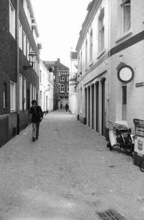 Lantaarnstraat, overzicht vanaf de Kapoenstraat richting de Bredestraat - begin jaren zeventig.