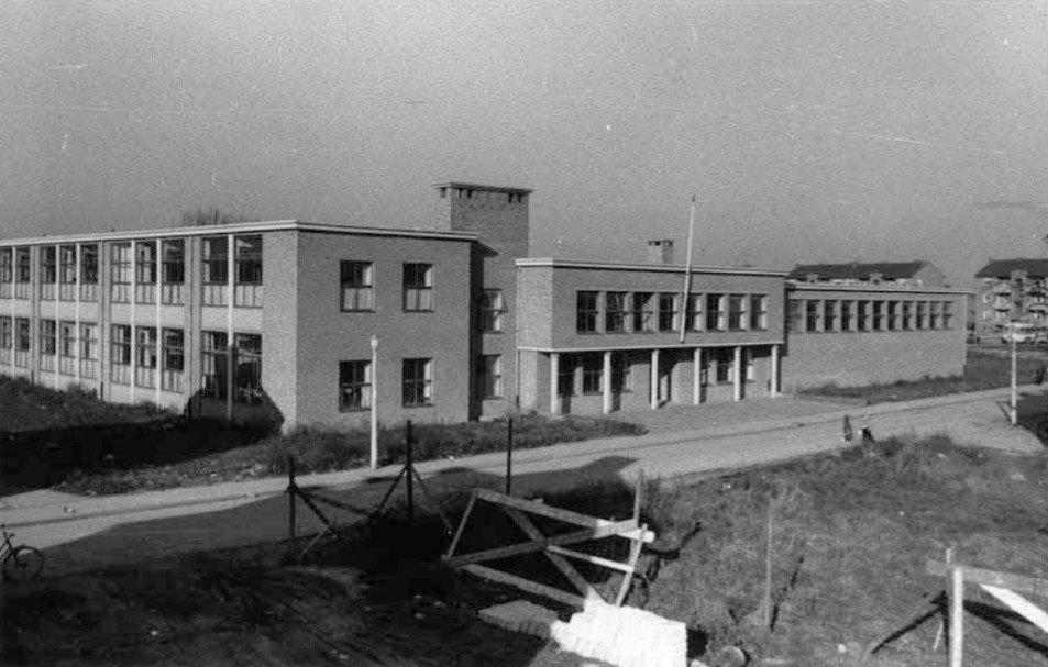 Kasteel Schaloenstraat 1956 na de opening van de Sint Franciscusschool