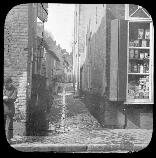 Maastricht - Lang Grachtje omstreeks 1900