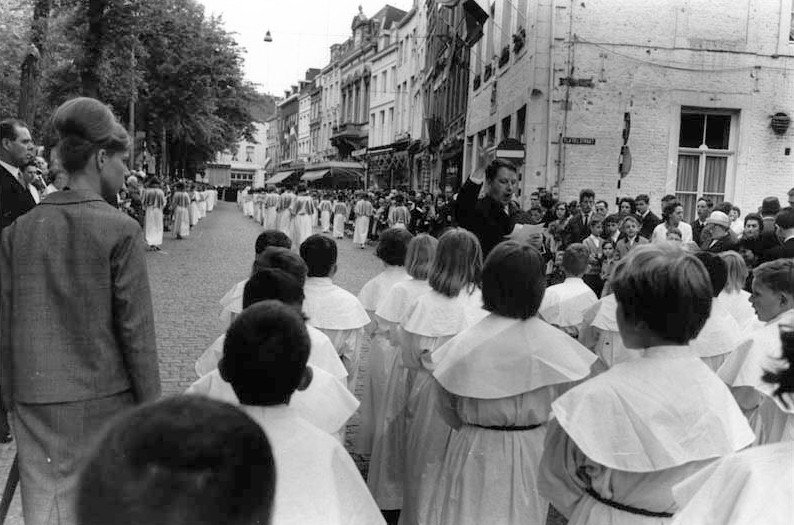 MAASTRICHT - Het Vrijthof, Sint Servaasprocessie 1965