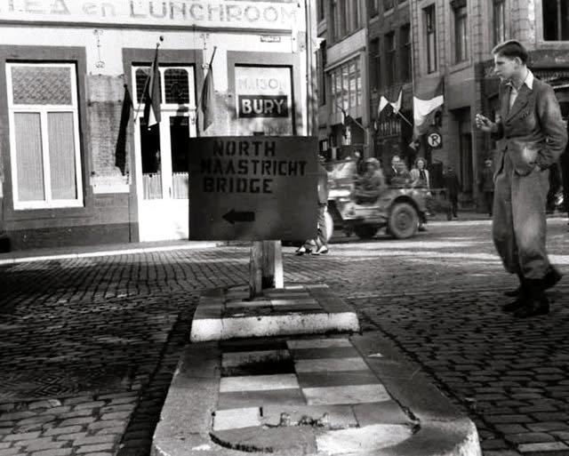 MAASTRICHT - Het Vrijthof anno 1944