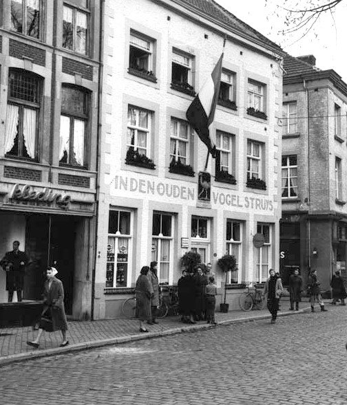MAASTRICHT - Het Vrijthof anno 1952