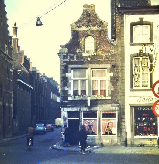 MAASTRICHT - Cafe 't Liewke begin jaren zeventig.