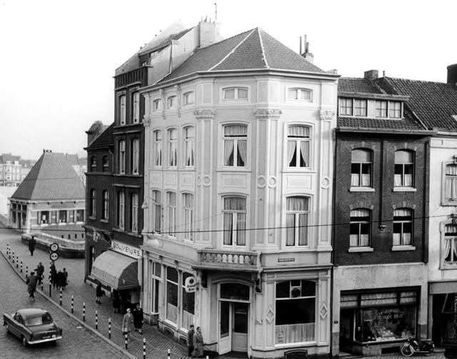 MAASTRICHT - De Brugstraat in 1959