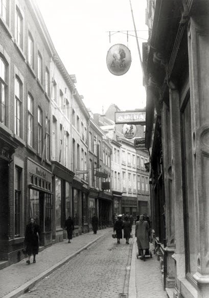 Aw Foto's van Mestreech - De Wolfstraat in 1944