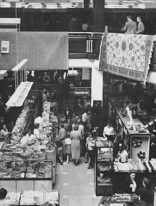 Aw Foto's van Mestreech - De V&D Maastricht in 1957
