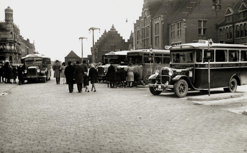 Aw Foto's van Mestreech - het Stationsplein in 1935