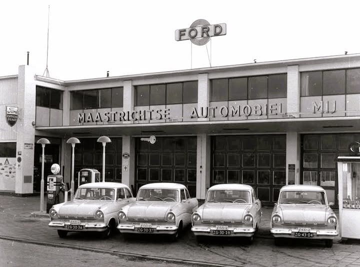 Aw Foto's van Mestreech - De Heerderweg bij de Maastrichtse Automobiel Mij NV Ford-dealer, 1959