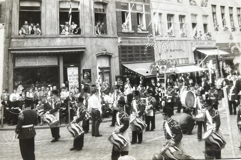 Aw Foto's van Mestreech - De Koninklijke Harmonie van Maastricht in de Kleine Staat in de jaren 50