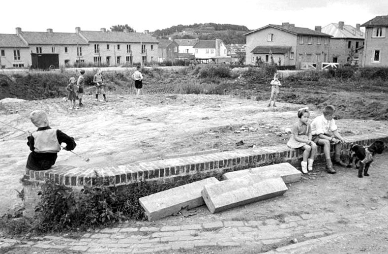 Aw Foto's van Mestreech - De Bieslanderweg gezien vanaf de hoek Cannerweg-Trianonstraat in 1954