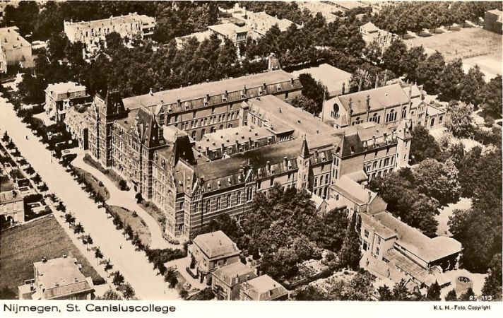 Nijmegen: Luchtfoto Canisiuscollege Nijmegen 1923