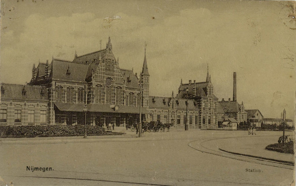 Nijmegen: 1905 station met het Stationsplein Nijmegen
