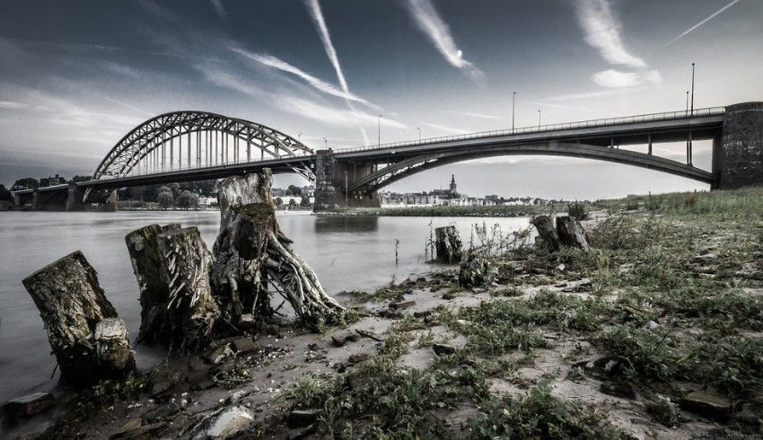 Nijmegen: De waalbrug in 2004