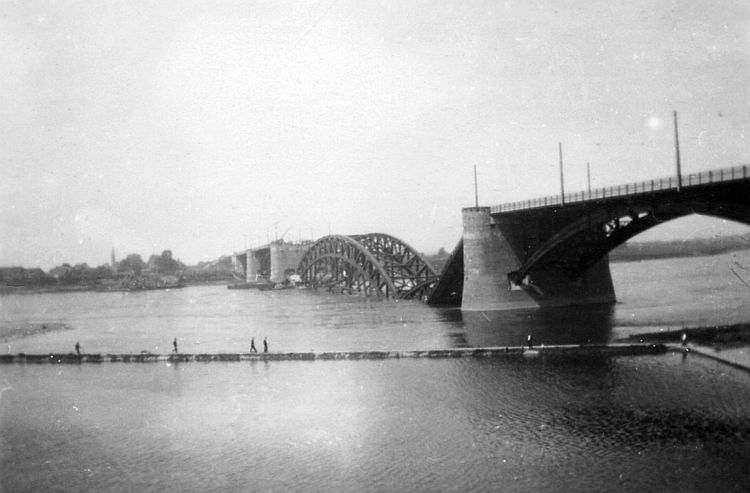 Nijmegen: De waalbrug had veel te lijden van (weer) die Duitsers