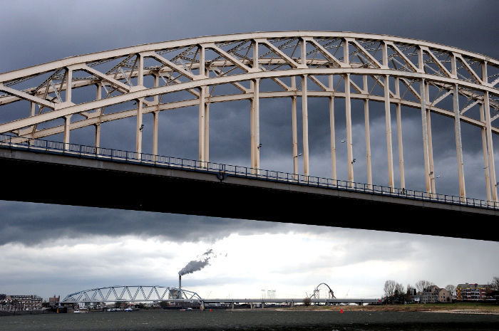 Nijmegen: De waalbrug(gen) in een prachtig beeld gevangen