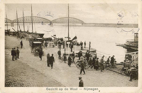 De Waalkade in Nijmegen ergens in de jaren 30.