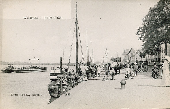 Bedrijvigheid op de Nijmeegse Waalkade omstreeks 1920
