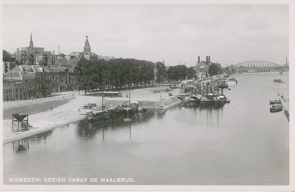 De Waalkad gezien vanaf de in aanbouw zijnde Waalbrug in 1934