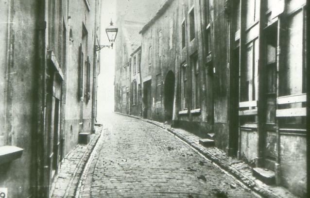Nijmegen: De Steenstraat in oostelijke richting.