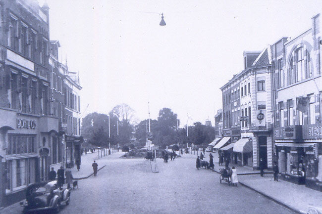 Nijmegen: Bisschop Hamerstraat vanuit de Molenstraat in de jaren '30.
