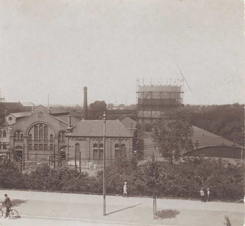 Nijmegen: De gasfabriek aan de Nieuwe Marktstraat gezien vanaf de Spoorstraat 1921