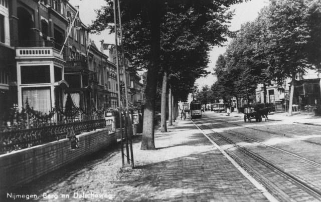 Nijmegen: Berg en Dalseweg richting Mariaplein 1930