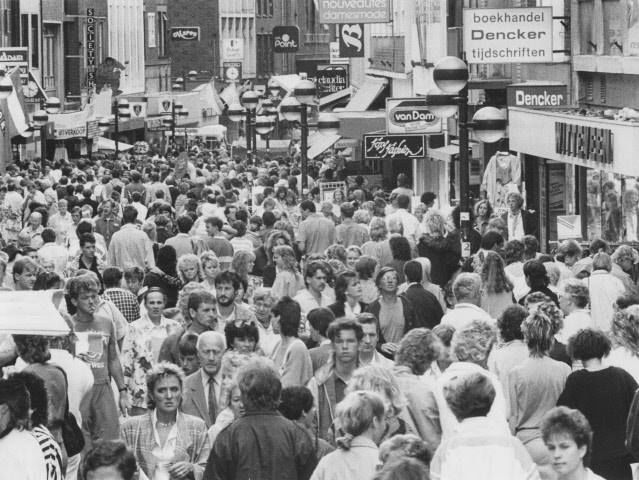 Nijmegen: Zomerfeesten in de Broerstraat 1985