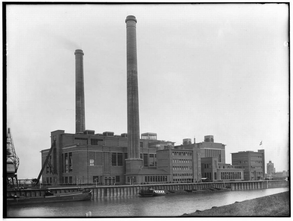 Nijmegen: De centrale van Nijmegen bij de ingang van het Maas en Waal Kanaal 1968