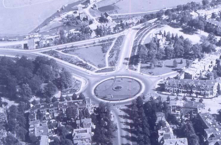 Nijmegen: Luchtfoto van Het Traianusplein voor aanleg van de Waalbrug in 1934