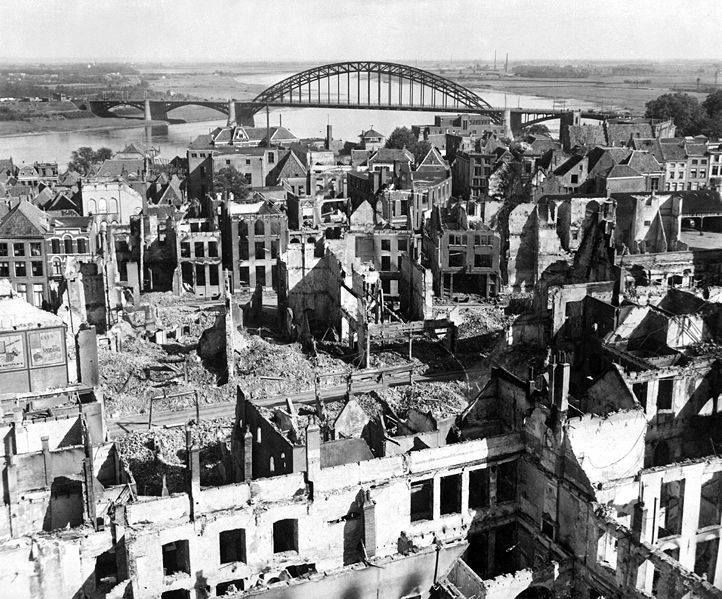 Nijmegen: Nijmegen na de veldslag op 28-09-1944 (Met dank aan Eric van Vlodrop)