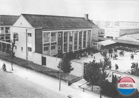 Nijmegen: De Dobbelmannweg in 1966 met de U.L.O. school 'Maria Virgo'