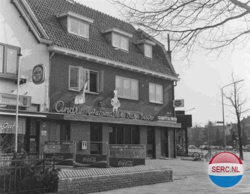 Nijmegen: De Groesbeeksedwarsweg in 1982 met Bar Bistro Automatiek 'André'