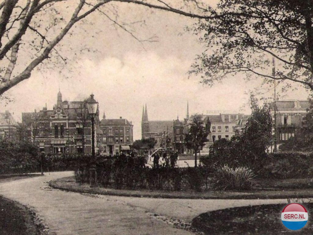 Nijmegen: Het Keizer Karelplein in de richting van de Bisschop Hamerstraat omstreeks 1930