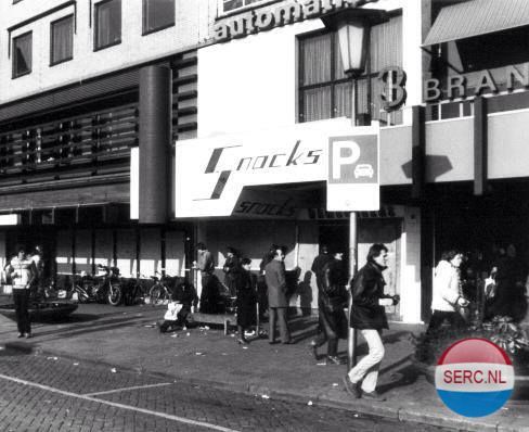 Nijmegen: Plein 1944 in 1981 ter hoogte van snackbar Groenen