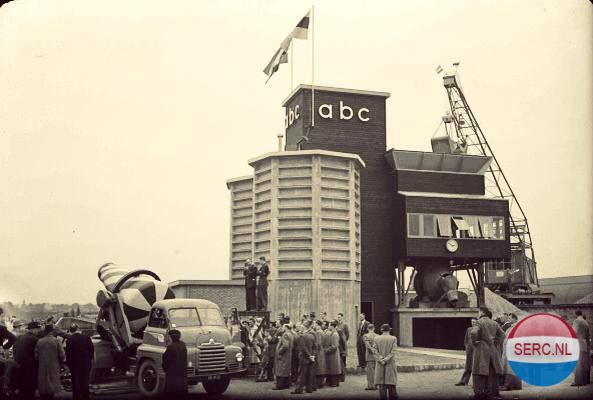 Nijmegen: De Nijverheidsweg in 1954 met de Algemene Beton Centrale