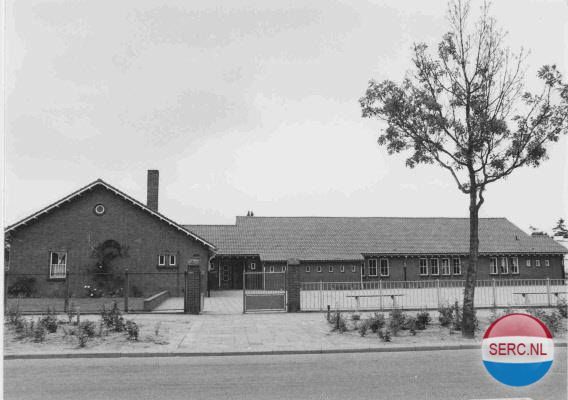 Nijmegen: De Wolfkuilseweg omstreeks 1984 met de Paulusschool