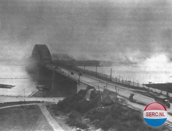 Nijmegen: De Waalbrug in 1942
