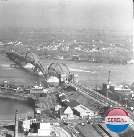 Nijmegen: De vernielde spooerbrug in 1944