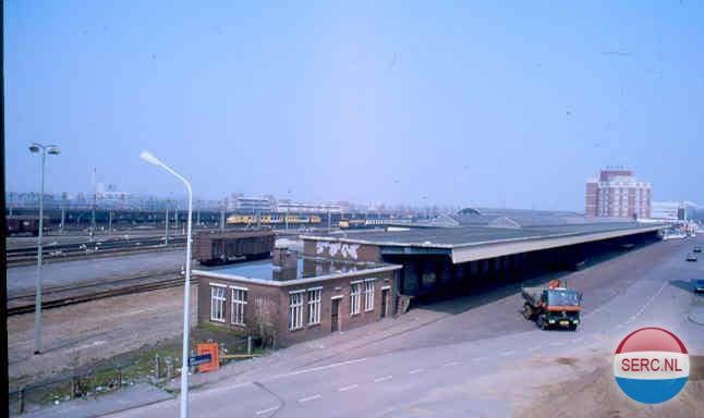 Nijmegen: Van Gend en Loos bij het station van Nijmegen