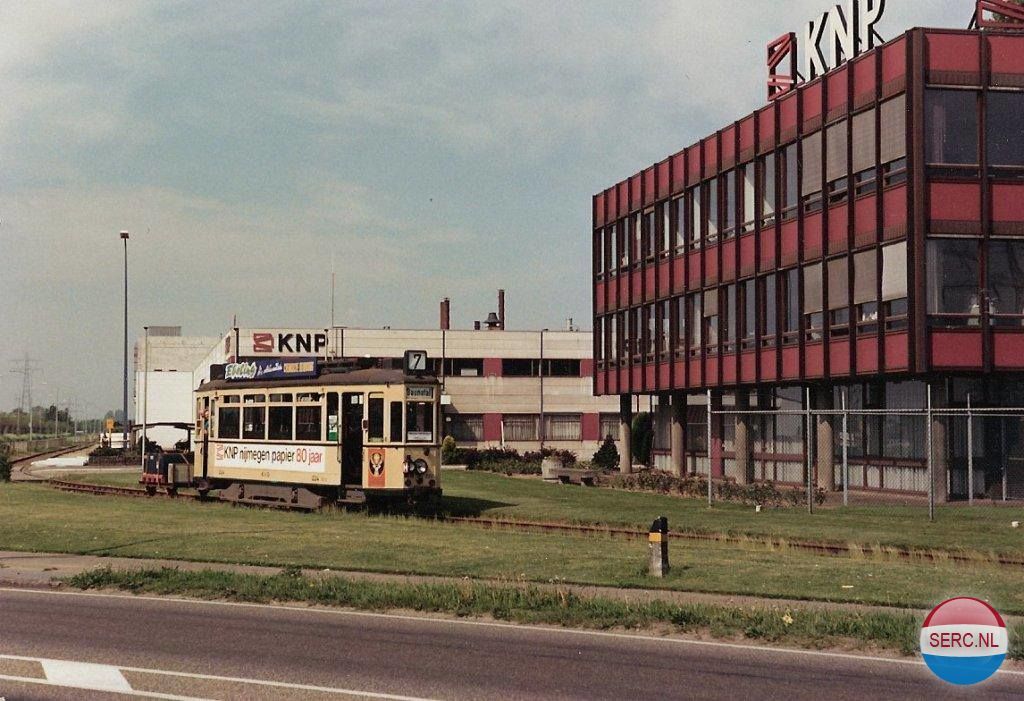 Nijmegen: KNP (later Sappi) | In juni 2014 maakte Sappi bekend dat de fabriek in Nijmegen niet zal sluiten maar is verkocht aan een dochterbedrijf van American Industrial Acquisition Corporation (AIAC). Het bedrijf heet voortaan Nijmegen mill, Innovio Papers. Bij de verkoop werd bedongen dat Innovio Papers zou stoppen met het maken van grafisch gestreken papier, daarom produceert het enkel nog specialiteiten papier.In augustus 2015 is Innovio Papers failliet verklaard.