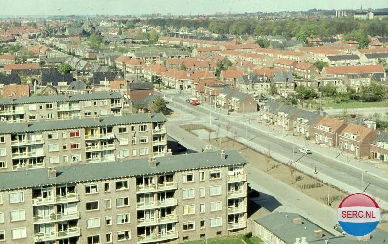 Nijmegen: Panorama van de Hetertse Hei omstreeks 1965. Links vooraan staan de flats aan de Koningsmantelhof, Koolwitjeshof en Heidevenstraat. Van rechtsonder naar linksboven loopt de Sint Jacobslaan